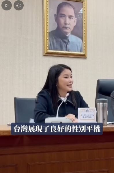 張嘉郡表示，台灣女性參政是亞洲比率最高，充分展現兩性平權。(圖／翻攝張嘉郡臉書)