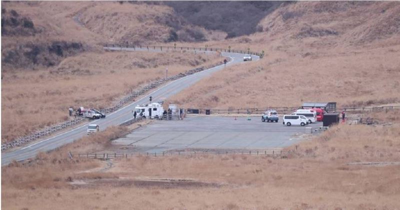 發生於日本熊本縣阿蘇中岳火口的觀光直升機疑似墜落事故，截至今天（24日）為止已進入第4天，搜救行動仍在進行中。（圖／達志／美聯社）