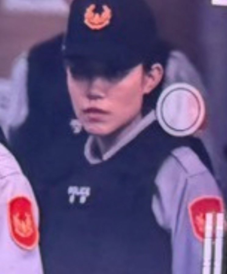 李芷儀在《陽光女子合唱團》飾演冷酷女警，跟平常甜美形象判若兩人。（圖／李芷儀提供）