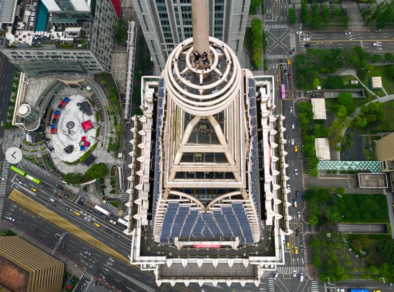 Tom搶看霍諾德攀登台北101的挑戰過程，曝光VIP視角。（圖／翻攝自street__vision IG）