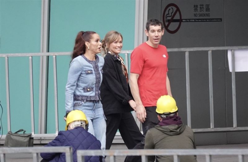 台北放晴了！霍諾德準備攀台北101　千人見證傳奇（圖／記者鄭孟晃攝影）