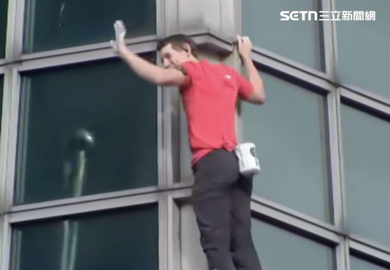 霍諾德攀登台北101