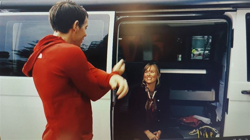 霍諾德開爬101前「甜聊老婆」閃瞎全場　桑妮曝心聲：我必須情緒穩定（圖／翻攝自Netflix）