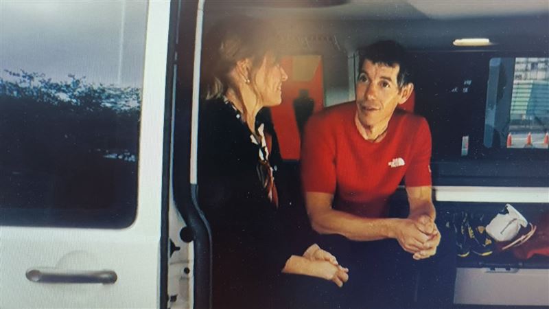 霍諾德開爬101前「甜聊老婆」閃瞎全場　桑妮曝心聲：我必須情緒穩定（圖／翻攝自Netflix）