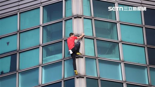 霍諾德突「定格」掛牆上　主持人曝真相