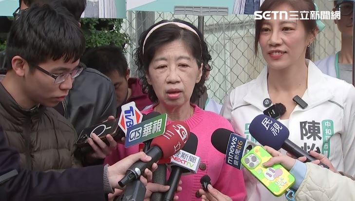 陳佩琪陪同民眾黨中和區市議員參選人陳怡君掃街受訪。（圖／翻攝畫面）