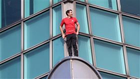 艾力克斯霍諾德爬到一半休息片刻。（圖／記者鄭孟晃攝影）