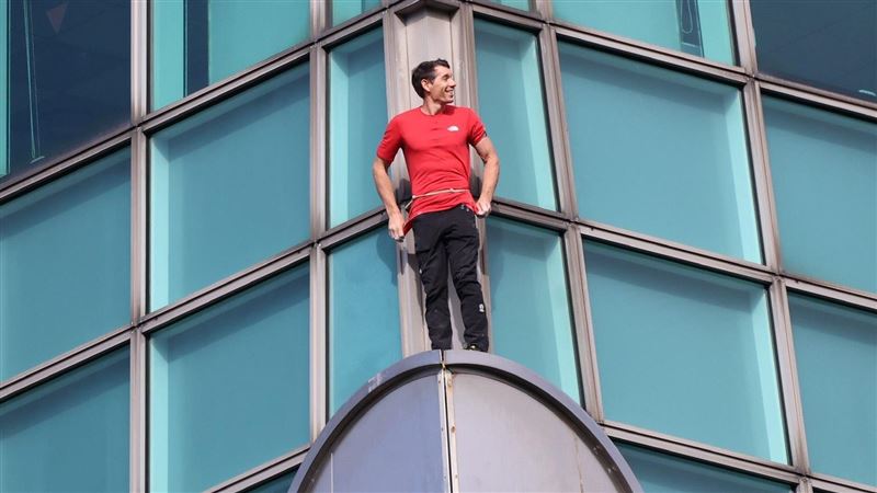 霍諾德爬101內部民眾搶拍　網喊別分心