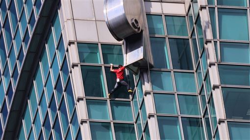 霍諾德爬101　蔡英文感性發聲　全網爆淚