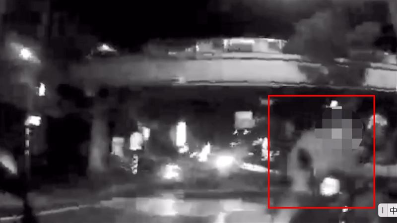 溫男逃了幾公里後被警方攔截後壓制逮捕。（圖／翻攝畫面）