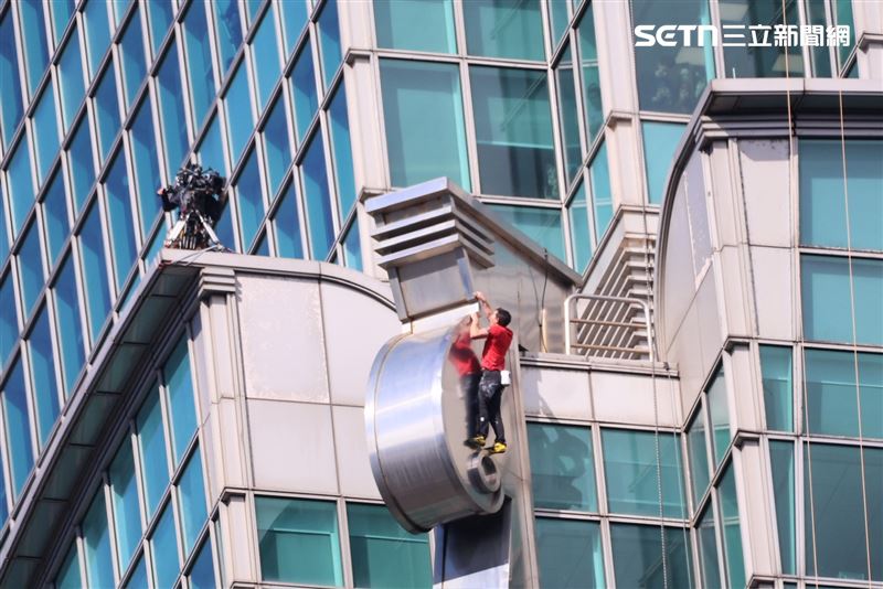 霍諾德挑戰攀爬台北101。（圖／記者鄭孟晃攝影）