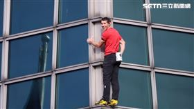 美國攀岩大神霍諾德（Alex Honnold）挑戰攀爬台北101。（圖／記者鄭孟晃攝影）