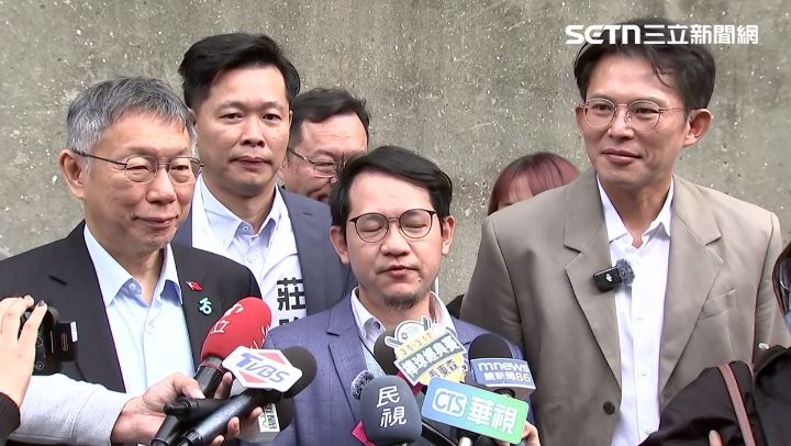 對於立委任期剩下一周，黃國昌（右）受訪表示「其實你沒有講，我都沒有感覺。」（圖／翻攝畫面）