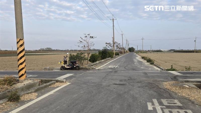 高齡92歲楊姓老翁騎微型電動車，遭撞倒送醫，昨天（24日）重傷不治。（圖／翻攝畫面）