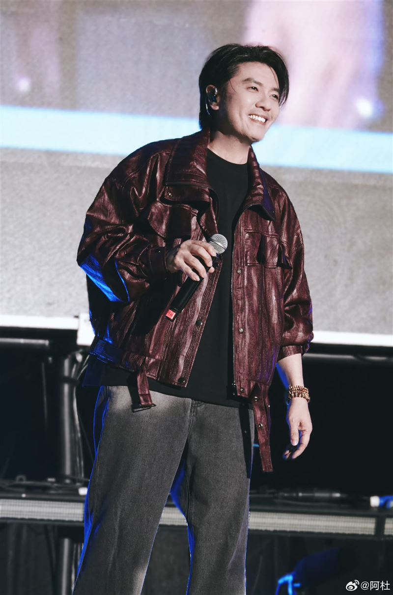 阿杜參加綜藝節目《有歌2》擔任助陣嘉賓。（圖／翻攝自阿杜微博）