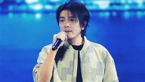 52歲阿杜比翁立友老2歲！曝近況驚人模樣