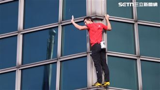 霍諾德被101強風掀腹肌 網89樓目擊像饅頭