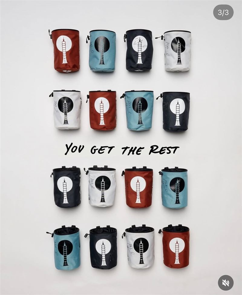 Alex Honnold 今攀登台北101，全球限量20個的特製粉袋成焦點。一個他親身使用，Black Diamond 釋出其餘19個親筆簽名款抽獎，粉絲嗨喊抽到賺爛！Alex Honnold 今攀登台北101，全球限量20個的特製粉袋成焦點。一個他親身使用，Black Diamond 釋出其餘19個親筆簽名款抽獎，粉絲嗨喊抽到賺爛！（圖／翻攝自Black Diamond IG）