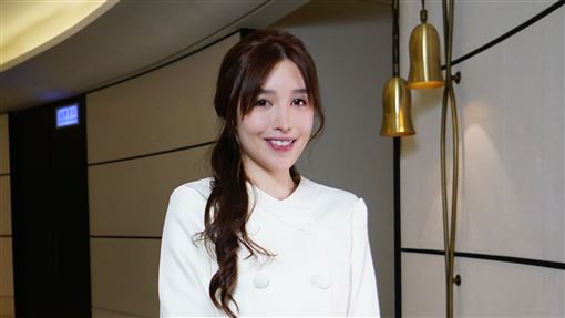 黑澀會女星變CEO！暈倒送急診首露面回應