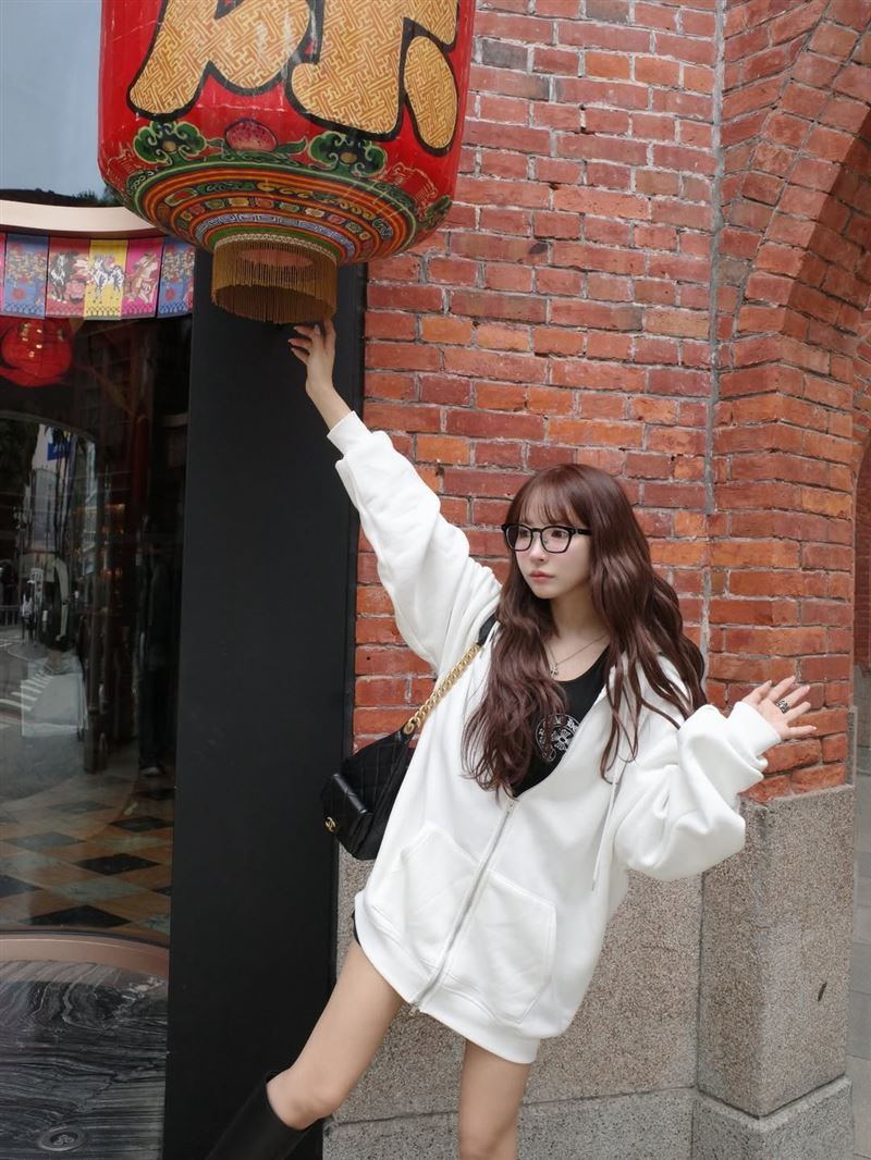 野生三上悠亞以下身失蹤穿搭(圖/翻攝自IG @yua_mikami)