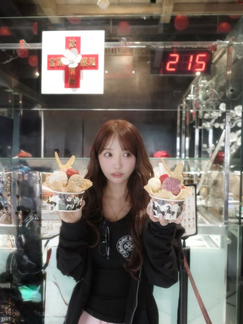 野生三上悠亞出現台中名產「宮原眼科」(圖/翻攝自IG @yua_mikami)