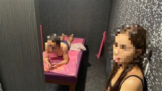 半套店嫖客開動　遇臨檢姿勢秒「石化」