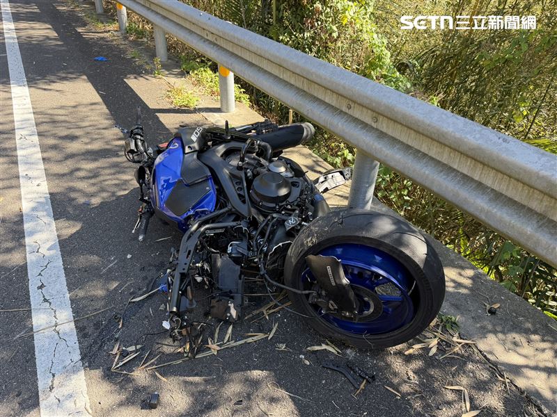 台3線獅潭段發生死亡車禍，22歲重機騎士過彎自摔喪命。（圖／翻攝畫面）