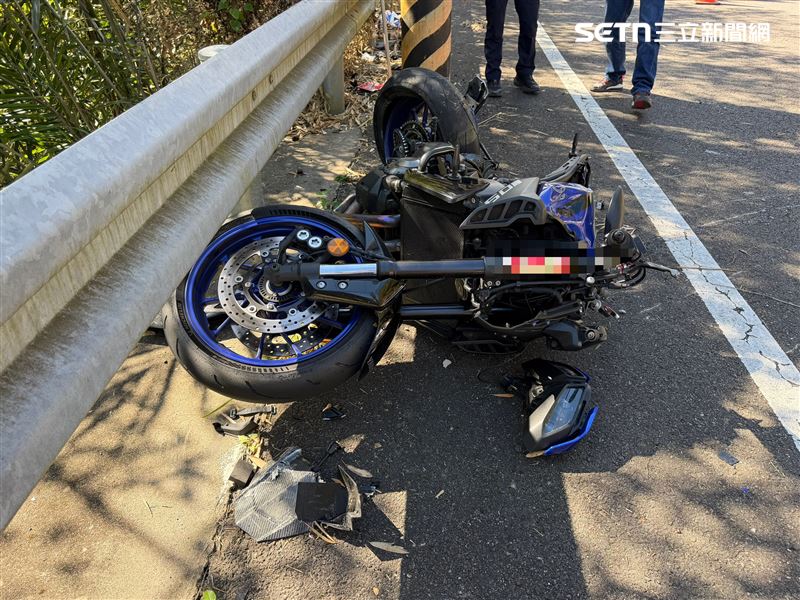 台3線獅潭段發生死亡車禍，22歲重機騎士過彎自摔喪命。（圖／翻攝畫面）