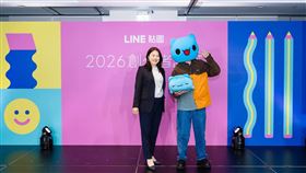 LINE台灣貼圖暨創作者事業部副總經理呂苔君（左）與「貓貓蟲咖波」創作者亞拉（右）參與2026創作者講座。（圖／LINE提供） 