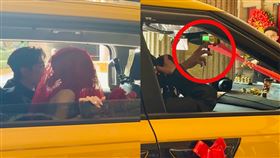 Lu爸很順手的按下計費表。（圖／55688提供）