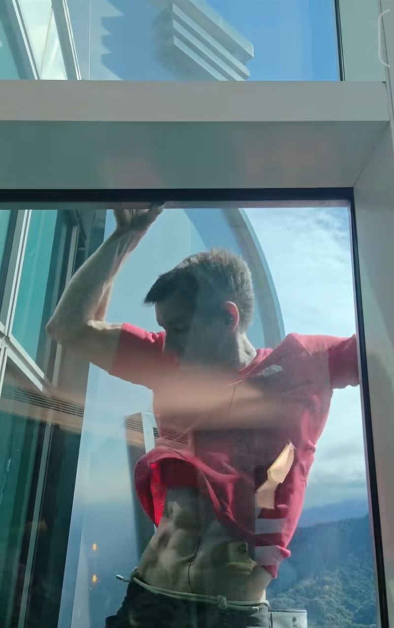 霍諾德身材壯碩。(圖/Threads網友授權 @帳號sleepwalk712)