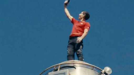 霍諾德登頂沒先喘！先做1事笑翻全網