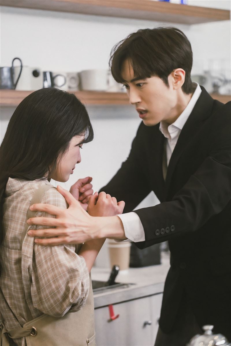 啦啦隊女神瑟七(左)跨界演出加盟,與范姜彥豐(右)有精彩演出。(圖/原來娛樂提供)