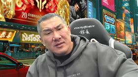 館長喊冤，「那個不是酒、那個是紅茶」。（圖／翻攝自館長惡名昭彰YouTube頻道）