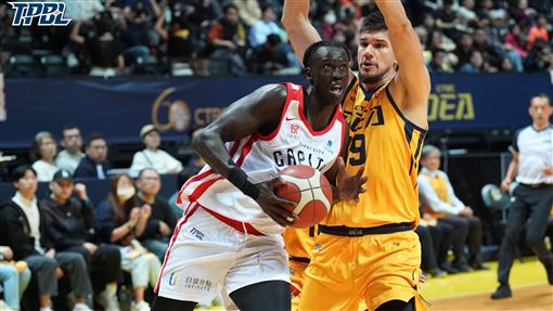 戰神狂飆19記外線　梅克32分助隊轟垮特攻