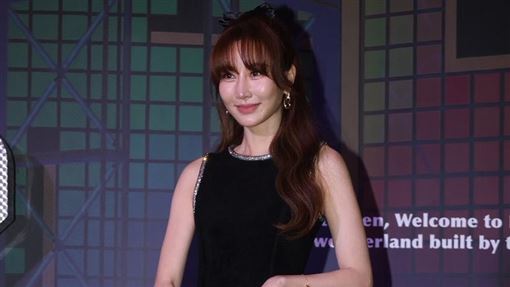 曾莞婷辣開高衩喝喜酒！爆Lulu生3胎