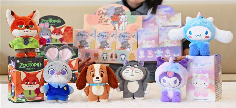 多款聯名與原創盲盒系列同步登場，其中也包含最近熱門的《動物方程式》角色款式。（圖／品牌業者提供）