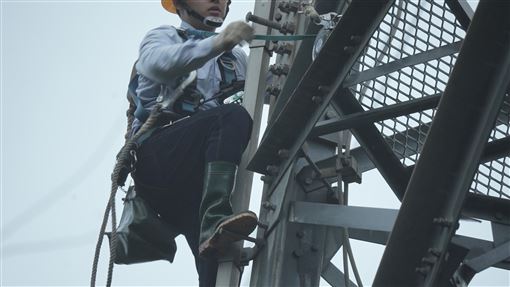 不輸獨攀101！他在國道高空秀神技 真相曝