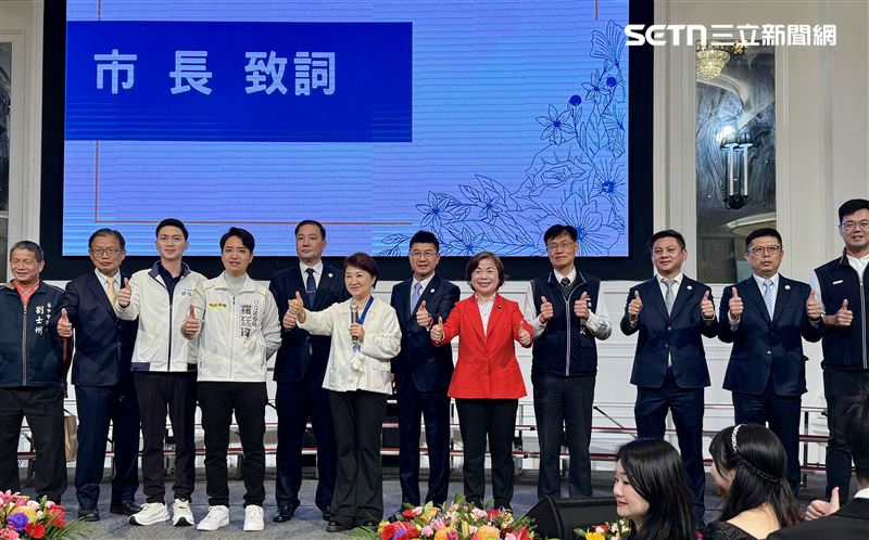 盧秀燕致詞感謝補教業者長年作育英才。（圖／翻攝畫面）