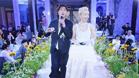 陳漢典、Lulu在婚宴上表演。（圖／記者鄭孟晃翻攝）