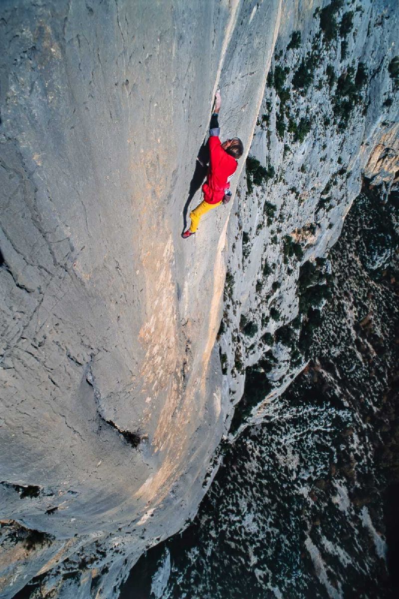 「法國蜘蛛人」羅貝爾攀岩和攀登世界各地建築物已有數十年經歷，2004年曾以繩索登頂台北101。（羅貝爾提供）