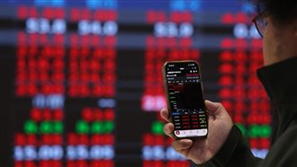 台股3萬2！外資狂賣為何漲？他揭神秘買盤