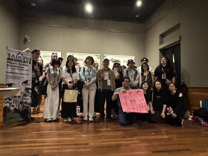 流行音樂新南向首站泰國，此次展開電影、視覺藝術、音樂交流，在台泰設計週中，台灣裝幀設計，洋蔥設計及藝術家布雷克的作品，都受到泰國青睞，展開新契機。（圖／記者廖珪如攝影）