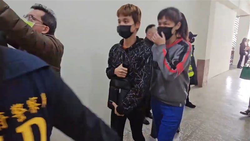 這對年輕夫妻虐死４個月大的兒子後，竟然出遊泡湯。（圖／翻攝畫面）