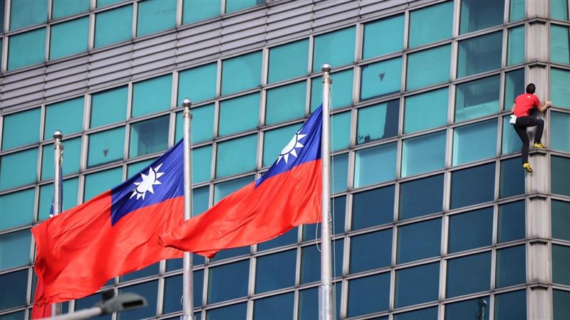 霍諾德成功挑戰徒手攀上101。（圖／記者鄭孟晃攝影）