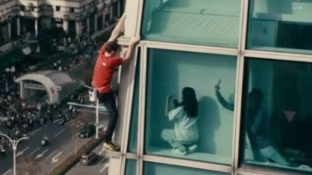 蹲101窗台近距離拍霍諾德!女挨轟發聲了