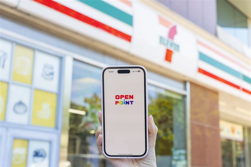 有幸運兒在7-ELEVEN花23元買泡麵中千萬發票。(圖／7-ELEVEN提供)