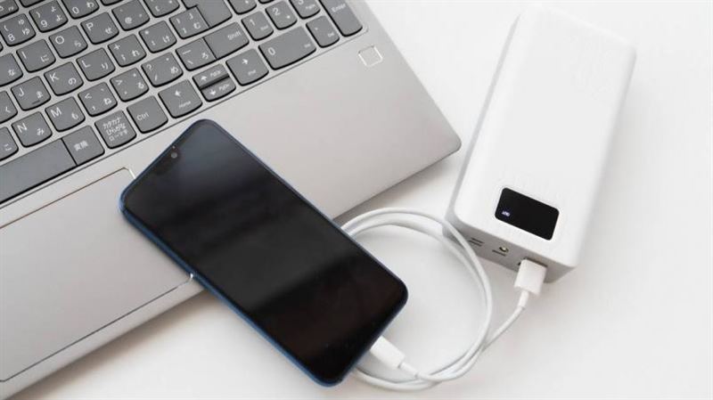 大韓航空、韓亞航空、真航空、釜山航空及首爾航空26日起禁止旅客在機艙內使用行動電源充電。（示意圖／photoAC）