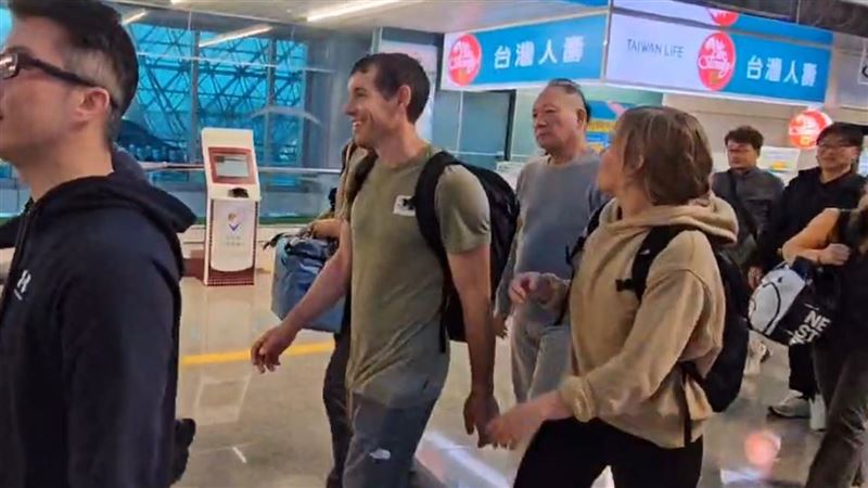 新／完成101攻頂壯舉　霍諾德離台前喊1句