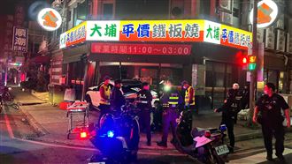 桃園賓士男酒駕拒檢撞餐廳　警槍上膛逮人